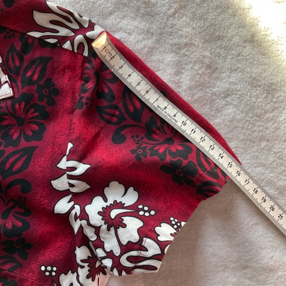 Short sleeved red Hawaiian shirt - Picture 9 of 10